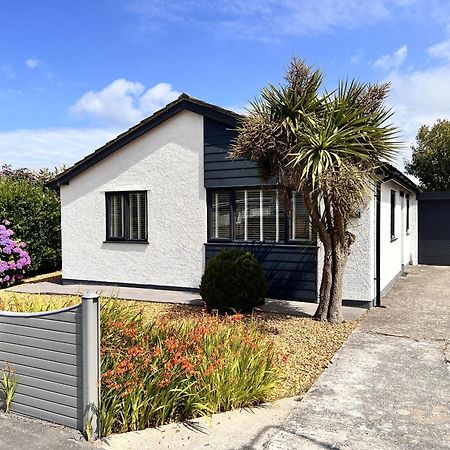 Stylish Modern Home With Parking Enclosed Garden 霍利黑德 外观 照片
