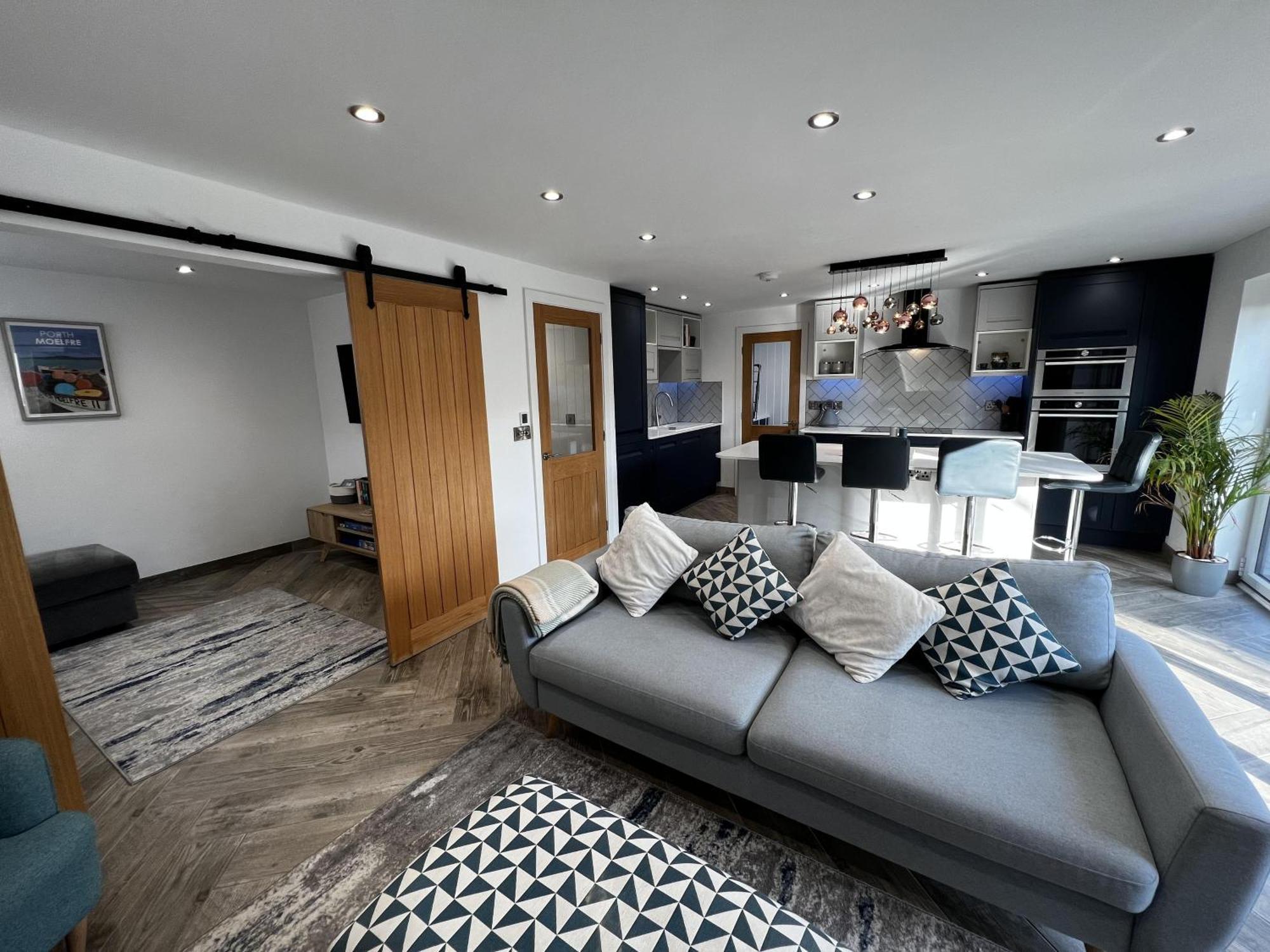 Stylish Modern Home With Parking Enclosed Garden 霍利黑德 外观 照片